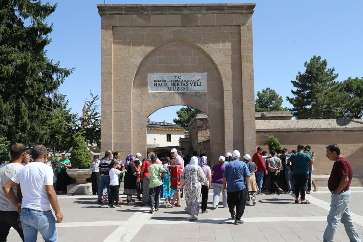 Hacıbektaş'ta kutsal kabul edilen mekanlarda yoğunluk yaşanıyor