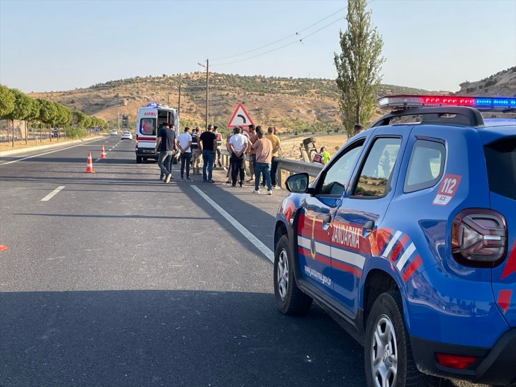 Mardin'de hafif ticari aracın devrilmesi sonucu 1 kişi öldü