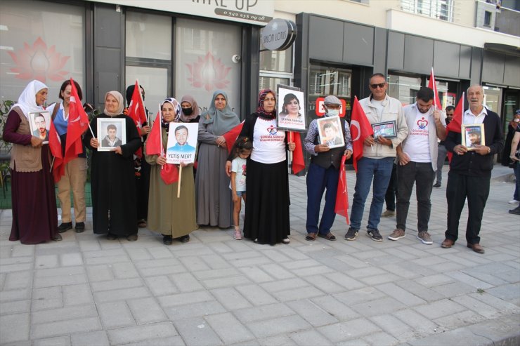 Vanlı aileler HDP İl Başkanlığı önündeki eylemlerini sürdürdü