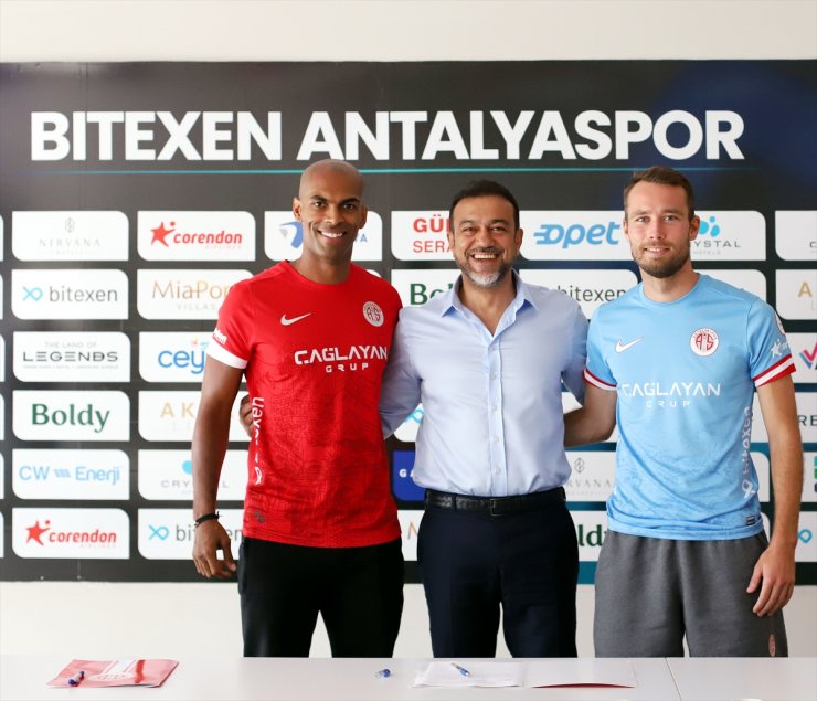 Antalyaspor Naldo ve Streek ile sözleşme imzaladı