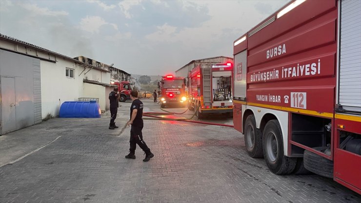 Bursa'da yapı malzemeleri üreten fabrikada çıkan yangın söndürüldü