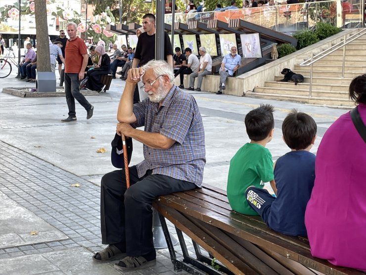 Isparta ve Burdur tarihinin en sıcak günlerini yaşadı