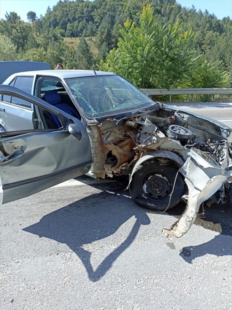 Samsun'da otomobilin tıra çarptığı kazada 1 kişi öldü, 1 kişi yaralandı