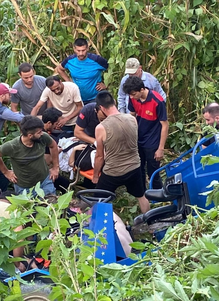 Zonguldak'ta şarampole devrilen tarım aracındaki 13 kişi yaralandı