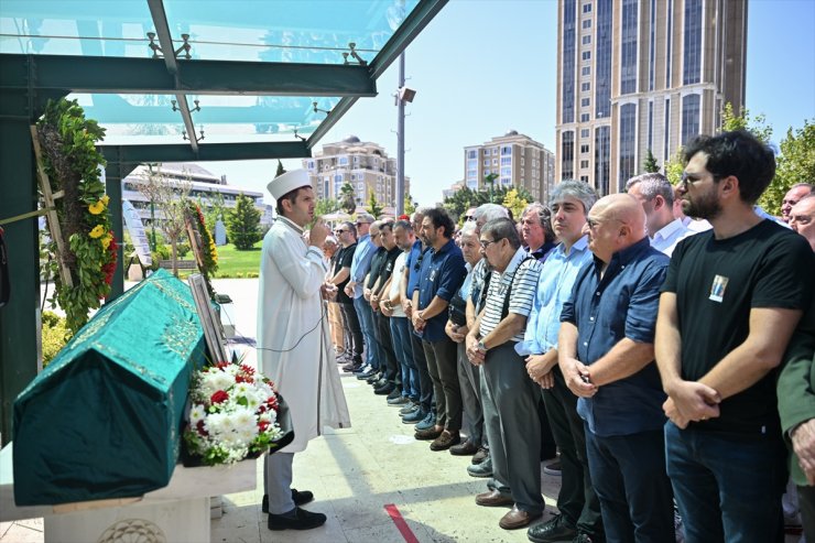 Hastanedeki odasında hayatını kaybeden Prof. Dr. Gökçen Orhan İstanbul'da toprağa verildi