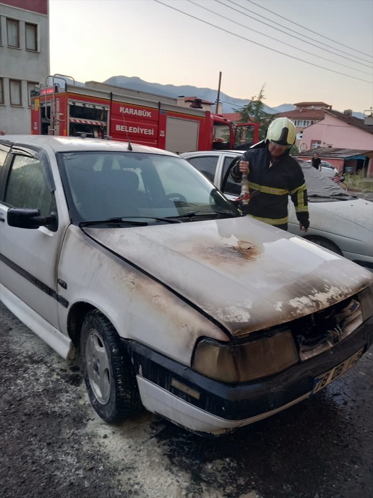 Karabük'te park halindeki otomobil yandı