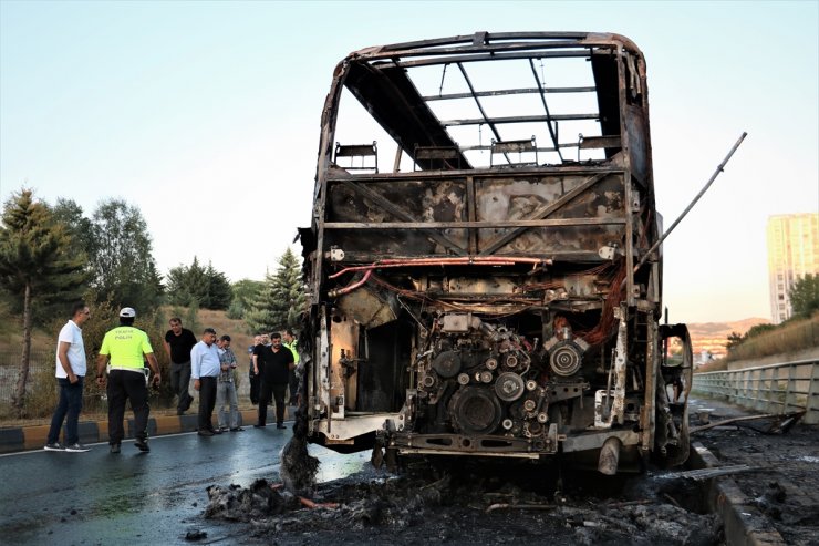 Kastamonu'da seyir halindeki yolcu otobüsü yandı