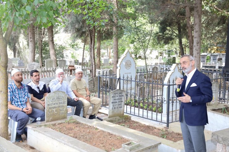 Prof. Dr. Ahmet Haluk Dursun, Kocaeli'de mezarı başında dualarla anıldı