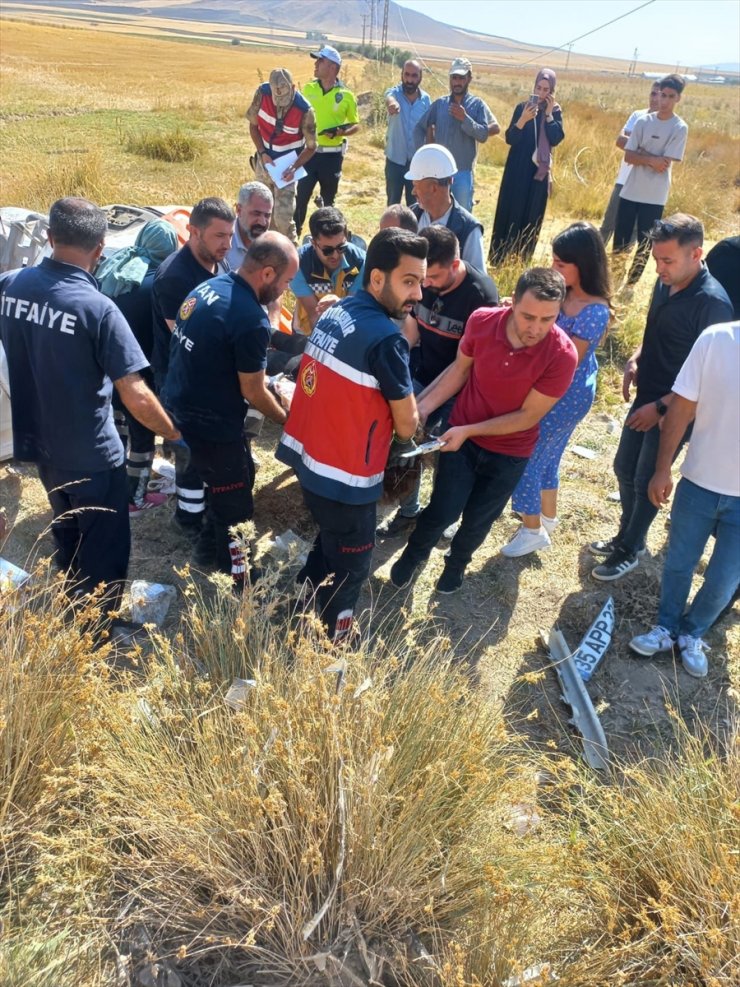 Van'da otomobilin şarampole yuvarlanması sonucu 2 kişi öldü, 2 kişi yaralandı