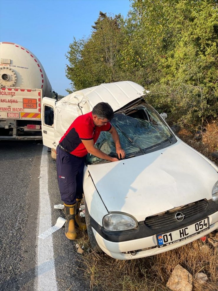 Mersin'de hafif ticari araçla tankerin çarpışması sonucu 1 kişi yaralandı