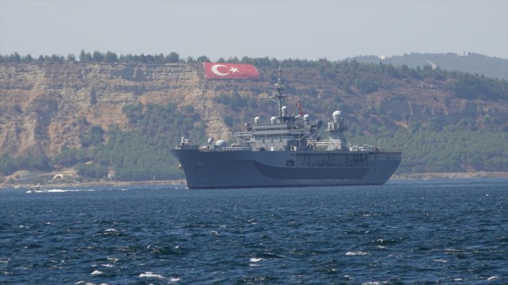 ABD Donanması'na ait USS Mount Whitney Çanakkale Boğazı'ndan geçti