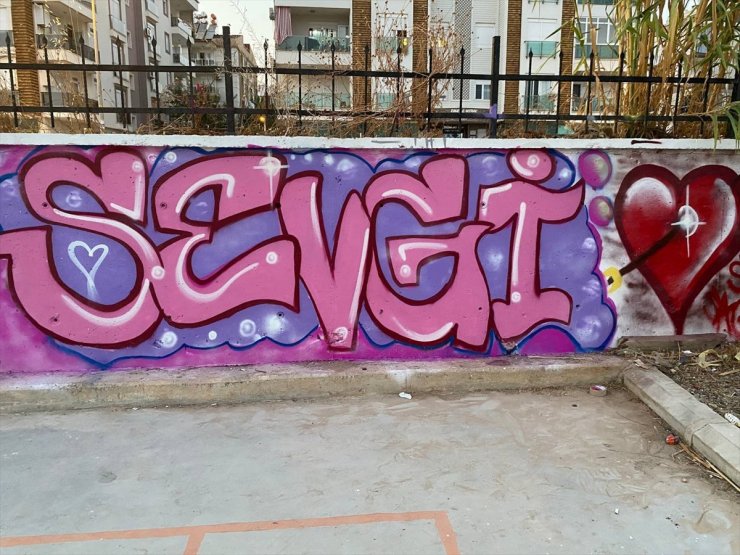 Antalya'da gençler, en güzel grafitiyi yapmak için yarıştı