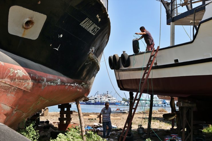 Denizle 1 Eylül'de kavuşacak Karadenizli balıkçılar teknelerine son bakımları yapıyor