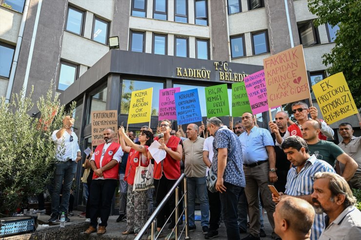 Kadıköy Belediyesinde çalışan işçiler, yarım günlük iş bırakma eylemi yaptı