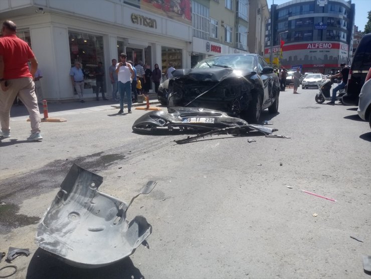 Tekirdağ'da zincirleme trafik kazasında 2 kişi yaralandı