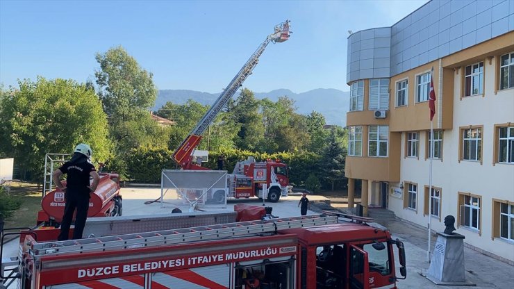 Düzce'de okulda çıkan yangın söndürüldü