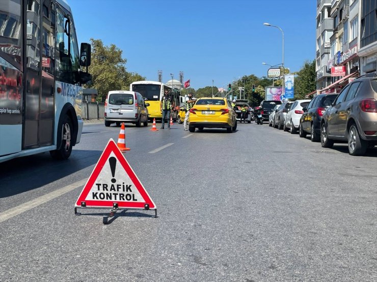 Kadıköy'de taksicilere yönelik denetim yapıldı