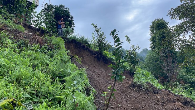 Rize'de AFAD ekipleri şiddetli yağış sonrası boşaltılan evlerde inceleme yaptı