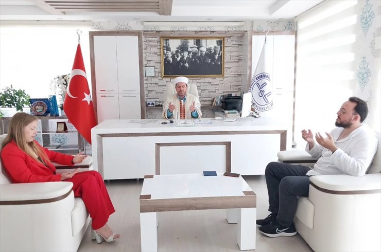 Ukraynalı müzisyen Antalya'da Müslüman oldu