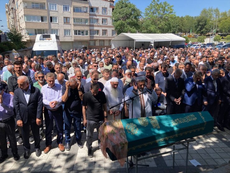 Yangından kurtulmak için 3. kattan atlayarak hayatını kaybeden Hatice Arslan toprağa verildi