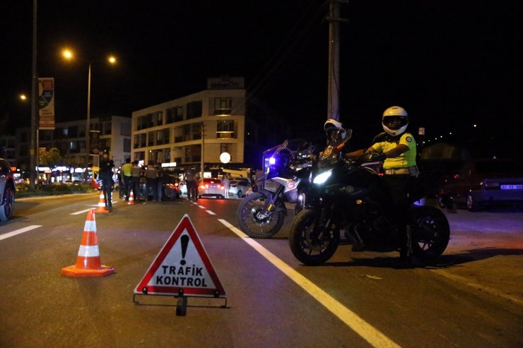 Düzce'de üniversite bölgesinde narkotik ve trafik denetimi