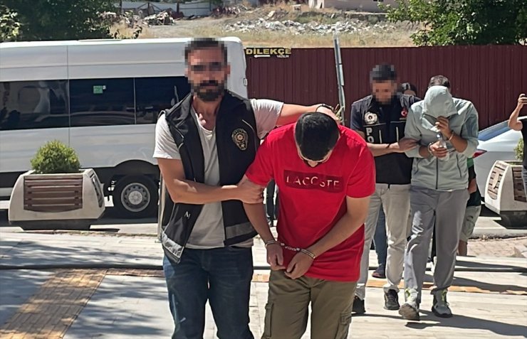 Elazığ'da aracın stepnesinde 4 kilogram uyuşturucu ele geçirildi