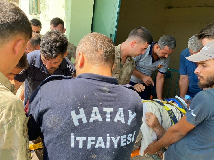 Hatay'da halatının kopması sonucu düşen işçi ağır yaralandı