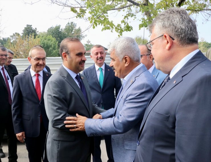 Sanayi ve Teknoloji Bakanı Kacır, Kocaeli'de sanayicilerle bir araya geldi: