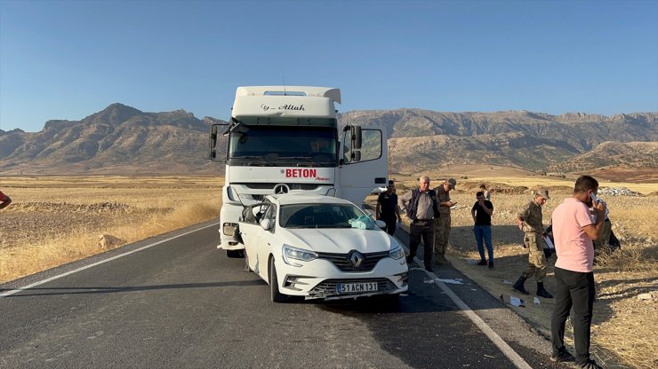 Şırnak'ta tırın çarptığı otomobildeki 1 kişi öldü, 2 kişi yaralandı