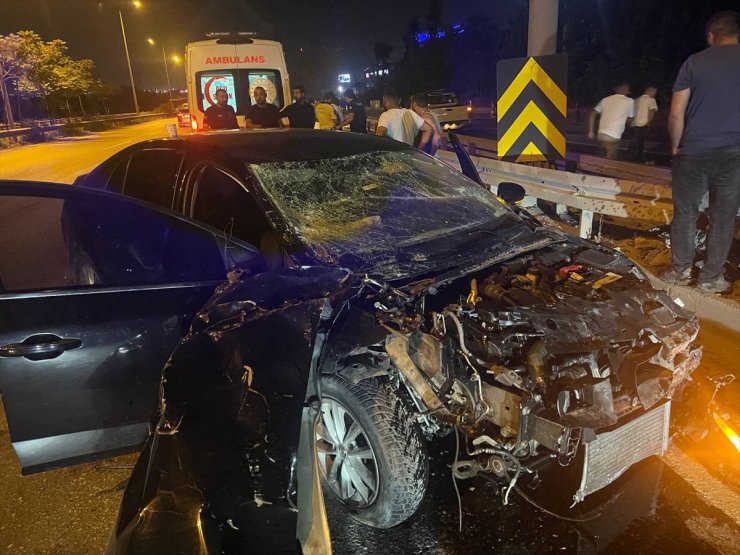 Kocaeli'de bariyerlere çarpan otomobildeki Dilovası Belediye Başkan Yardımcısı Yaşar yaralandı