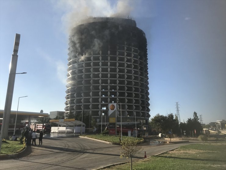 GÜNCELLEME 2 - Gaziantep'te kullanılmayan 17 katlı otelde çıkan yangın söndürüldü