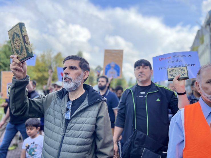 Hollanda’da Müslümanlar, Kur'an-ı Kerim'e yönelik saldırıları protesto etti