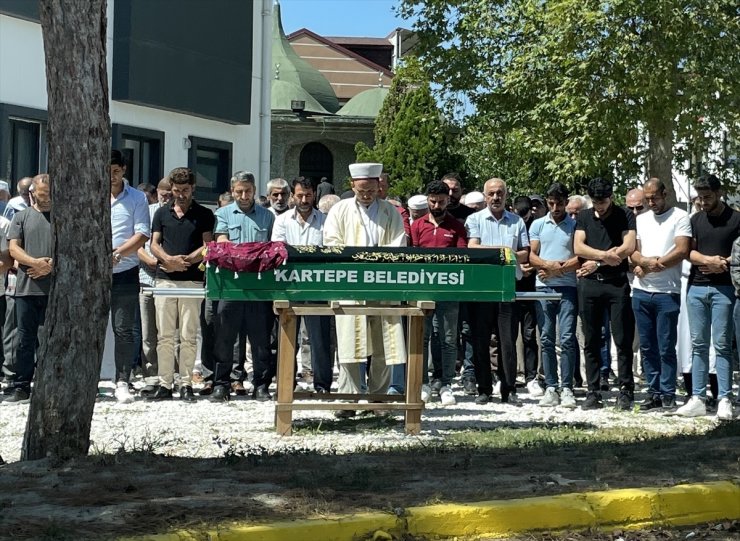 Kocaeli'de silahla öldürülen kadın defnedildi