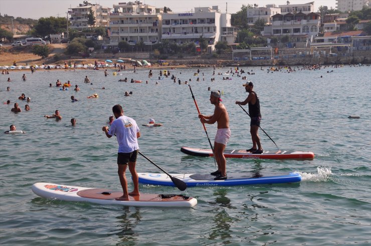 Mersin'de kürek sörfü yarışması düzenlendi