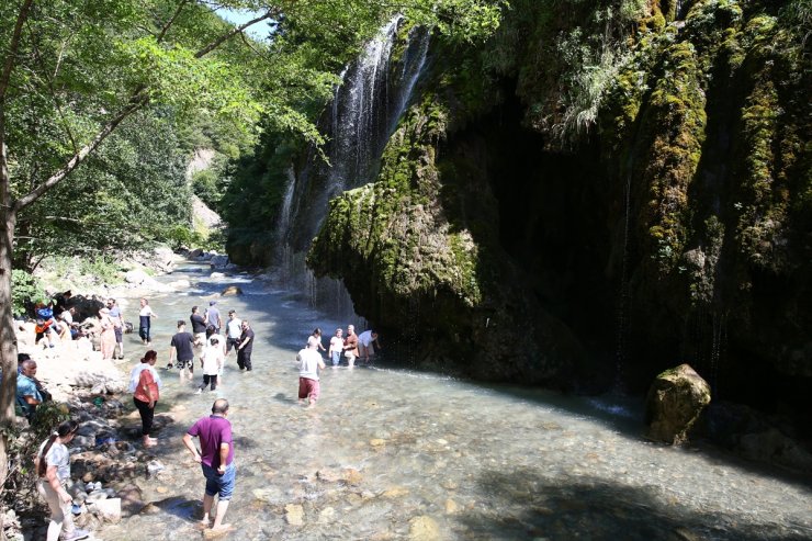 Sıcaktan bunalanlar Kuzalan Tabiat Parkı'nda serinliyor