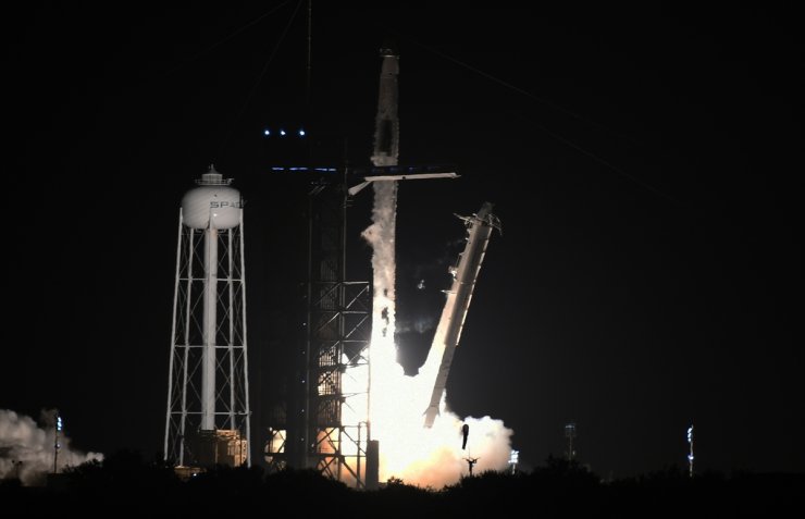 Space X, Uluslararası Uzay İstasyonu'na 4 astronot gönderdi