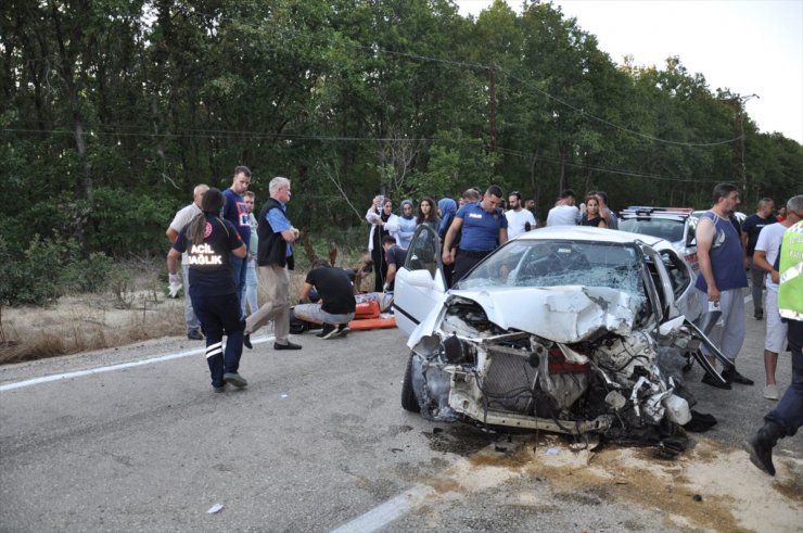 Tekirdağ'da iki otomobil çarpıştı 1 kişi öldü, 5 kişi yaralandı