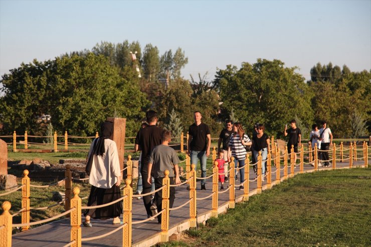 Ahlat Selçuklu Meydan Mezarlığı'nda Malazgirt Zaferi yoğunluğu