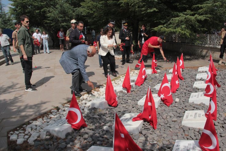 Büyük Taarruz'un 101. yılı dolayısıyla Albay Reşat Çiğiltepe Şehitliği'nde tören yapıldı