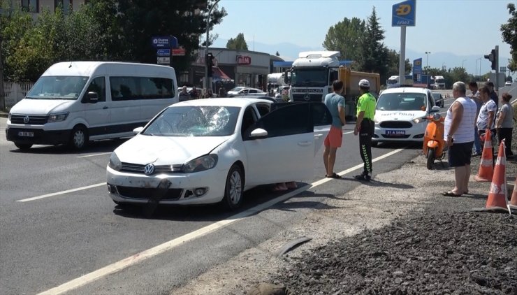 Düzce'de otomobilin çarptığı motosikletli ağır yaralandı