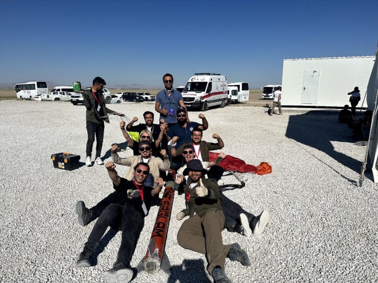 Gaziantep Üniversitesi öğrencileri ürettikleri roketle TEKNOFEST'te birinci oldu