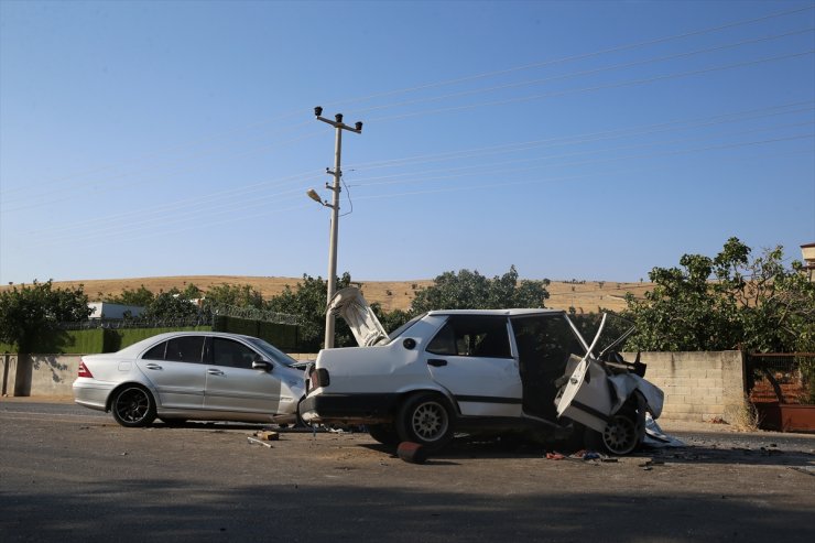 Gaziantep'te 2 otomobil çarpıştı, 1 kişi öldü, 5 kişi yaralandı