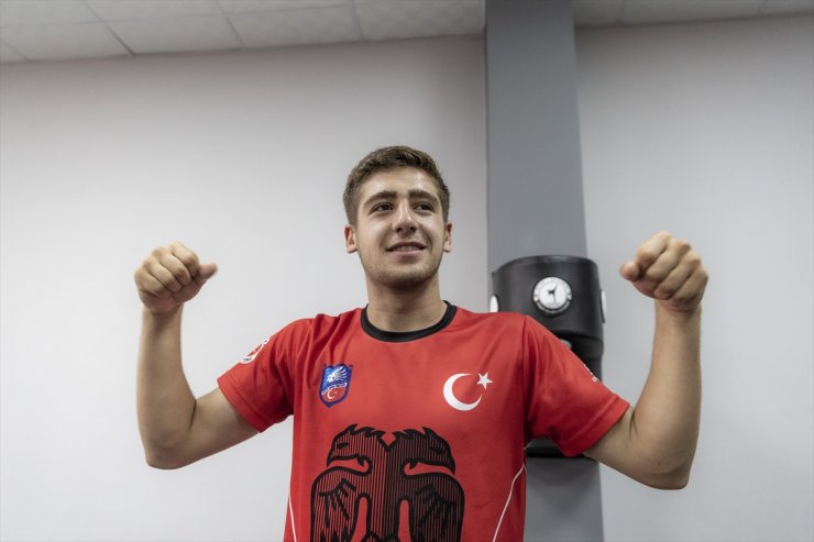 Milli sporcu olma hayaliyle gündüz sanayide akşam spor salonunda ter döküyor