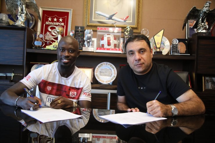 Sivasspor, Gambiyalı sol kanat oyuncusu Modou Barrow'u transfer etti