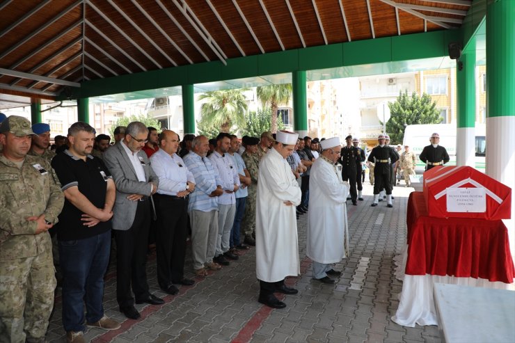 Trafik kazasında hayatını kaybeden uzman çavuşun cenazesi Gaziantep'te toprağa verildi