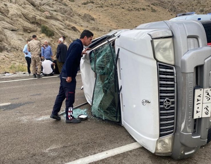 Van'da cipin devrilmesi sonucu 4 kişi yaralandı