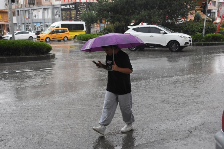 Van'da sağanak etkili oldu