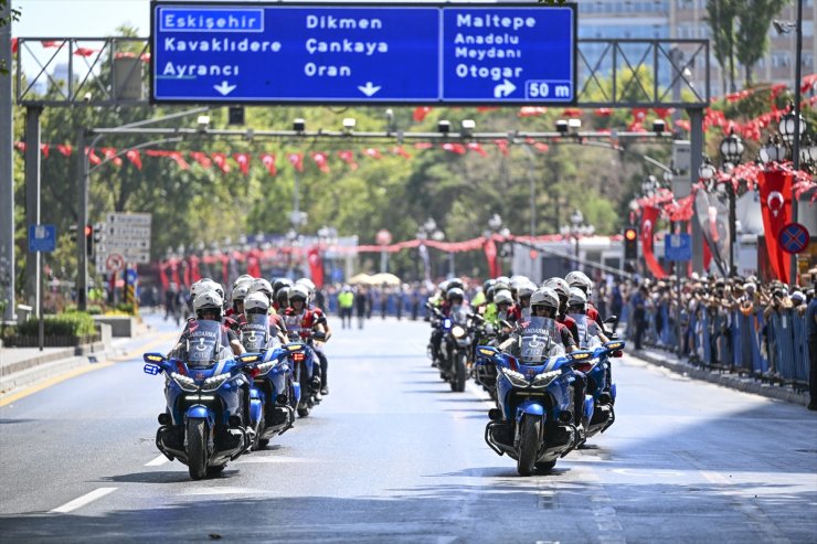 Başkentte 30 Ağustos Zafer Bayramı kapsamında resmigeçit düzenlendi