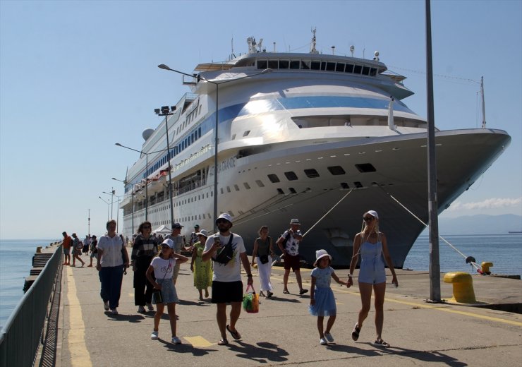 Doğal liman kenti Sinop, kruvaziyer turizmiyle yabancı turistleri ağırlamayı sürdürüyor