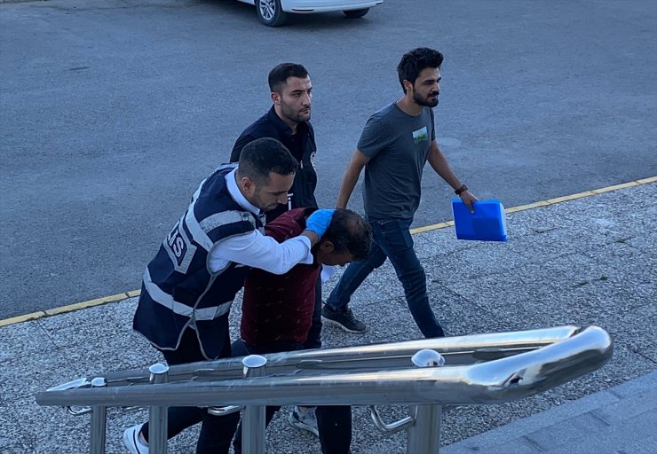 Karaman'da kimliğini çaldıkları gurbetçinin banka hesabından para çeken 2 zanlı tutuklandı